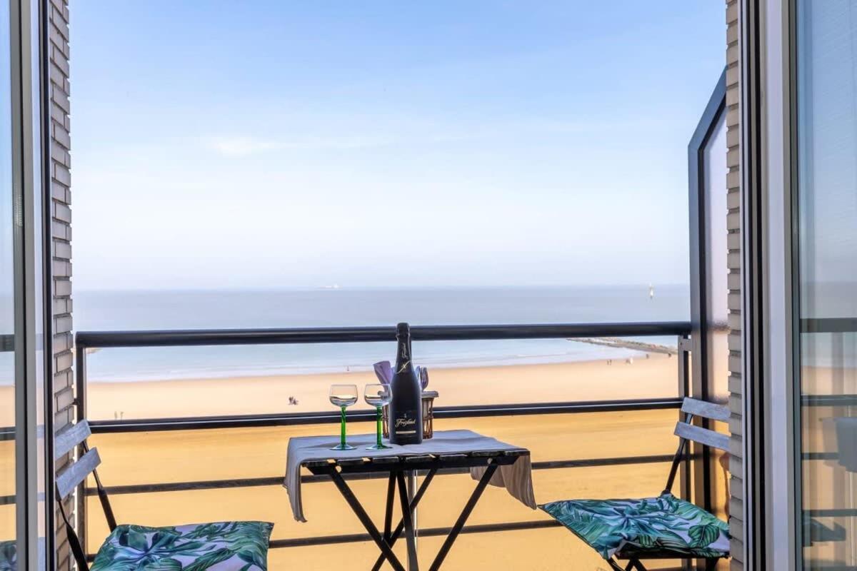 Huswell - Beautiful Spacious Studio With Frontal Sea View Knokke-Heist Zewnętrze zdjęcie